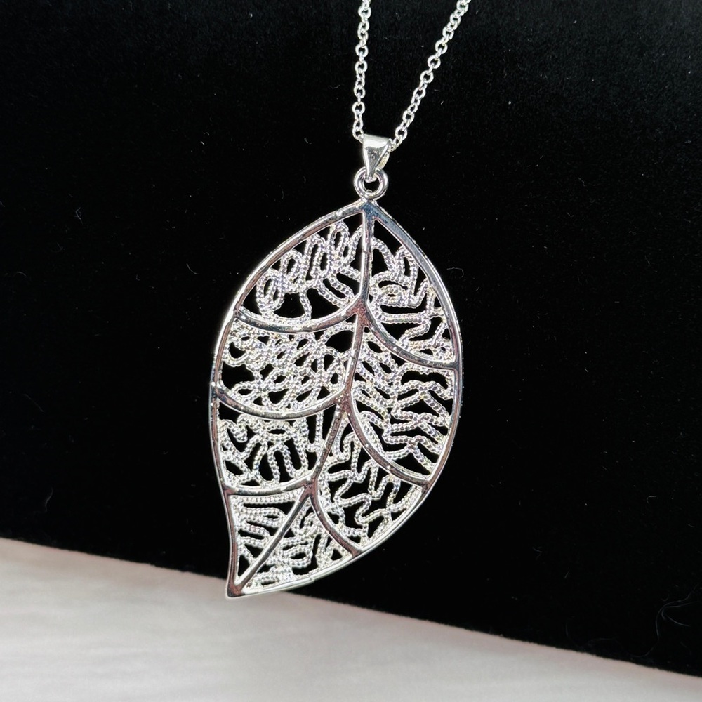 Beautiful lightweight stamp 925 silver overlay leaf pendant and chain